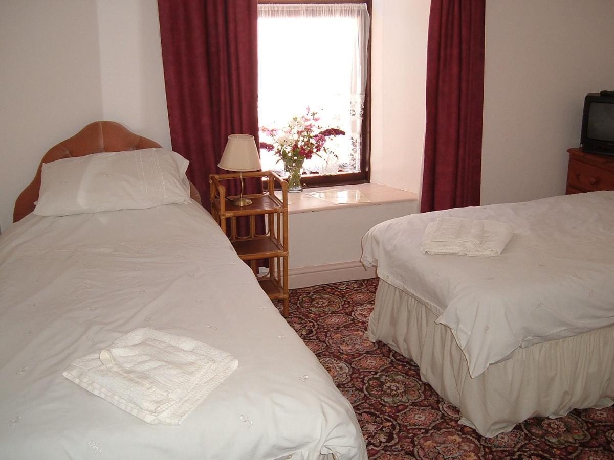 Morawel Bed & Breakfast Фишгард Екстериор снимка
