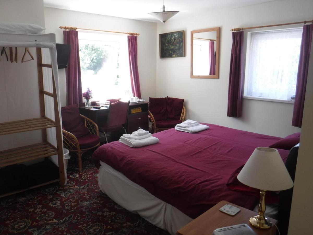 Morawel Bed & Breakfast Фишгард Екстериор снимка