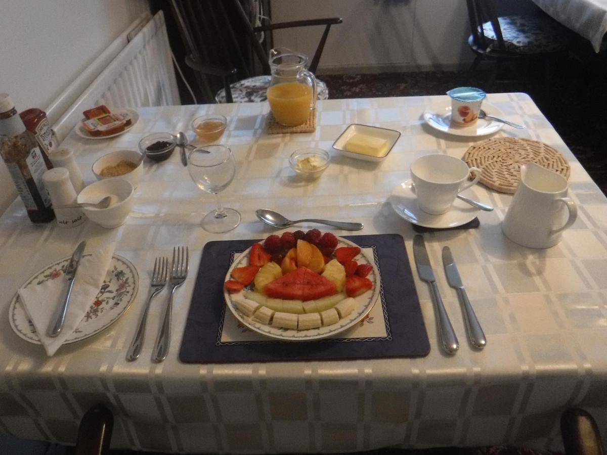 Morawel Bed & Breakfast Фишгард Екстериор снимка