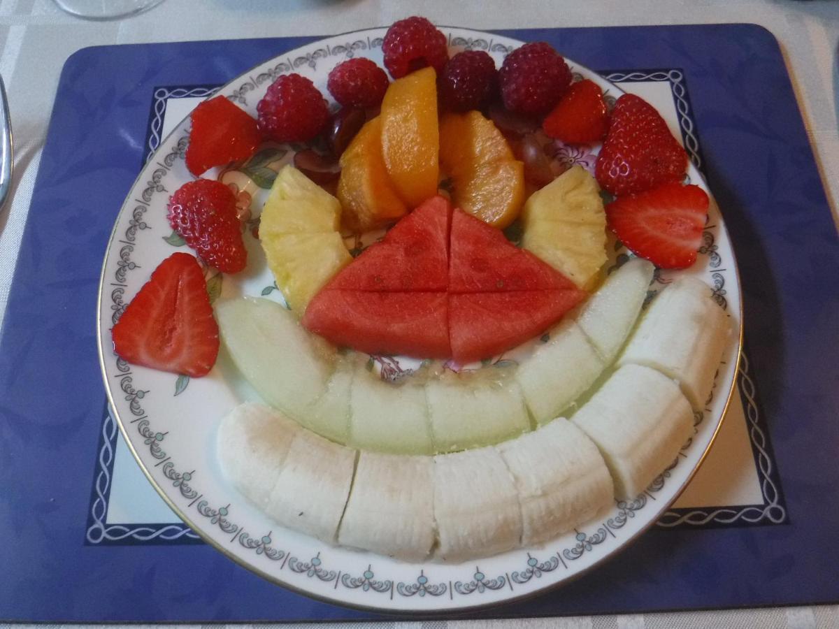 Morawel Bed & Breakfast Фишгард Екстериор снимка