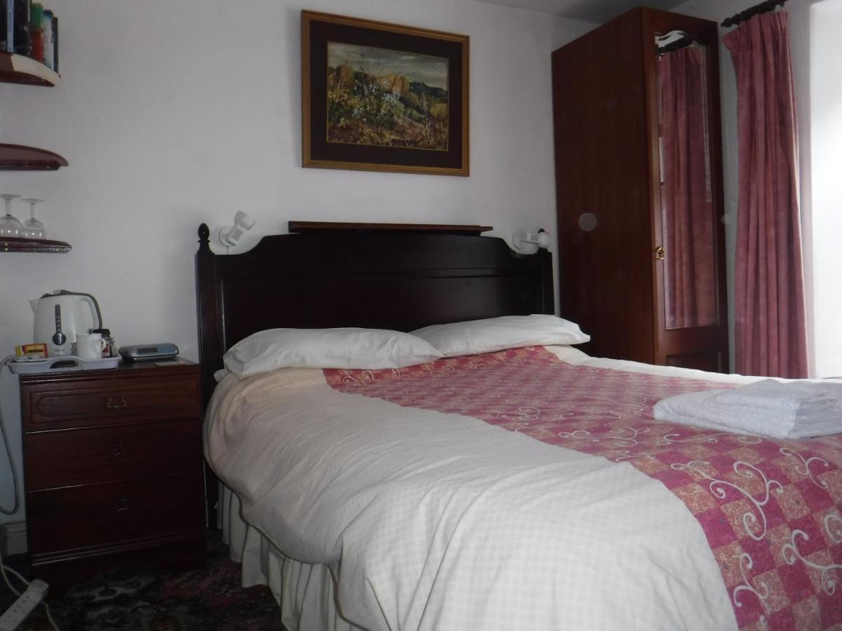 Morawel Bed & Breakfast Фишгард Екстериор снимка